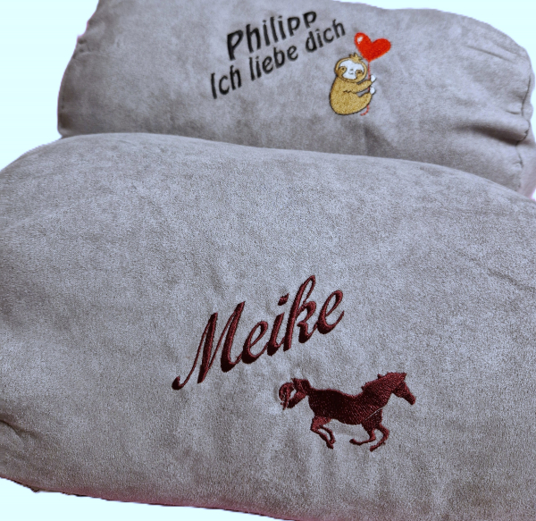 Preview: Nackenrolle (Kissen) mit Name/Text und Sternzeichen oder Motiv bestickt